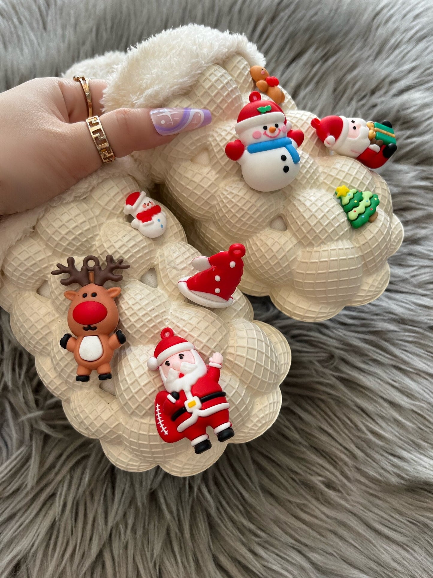 ELITE CASA funny-diy-bubble-slippers-furry-house-slides-christmas-elite-casa.jpg