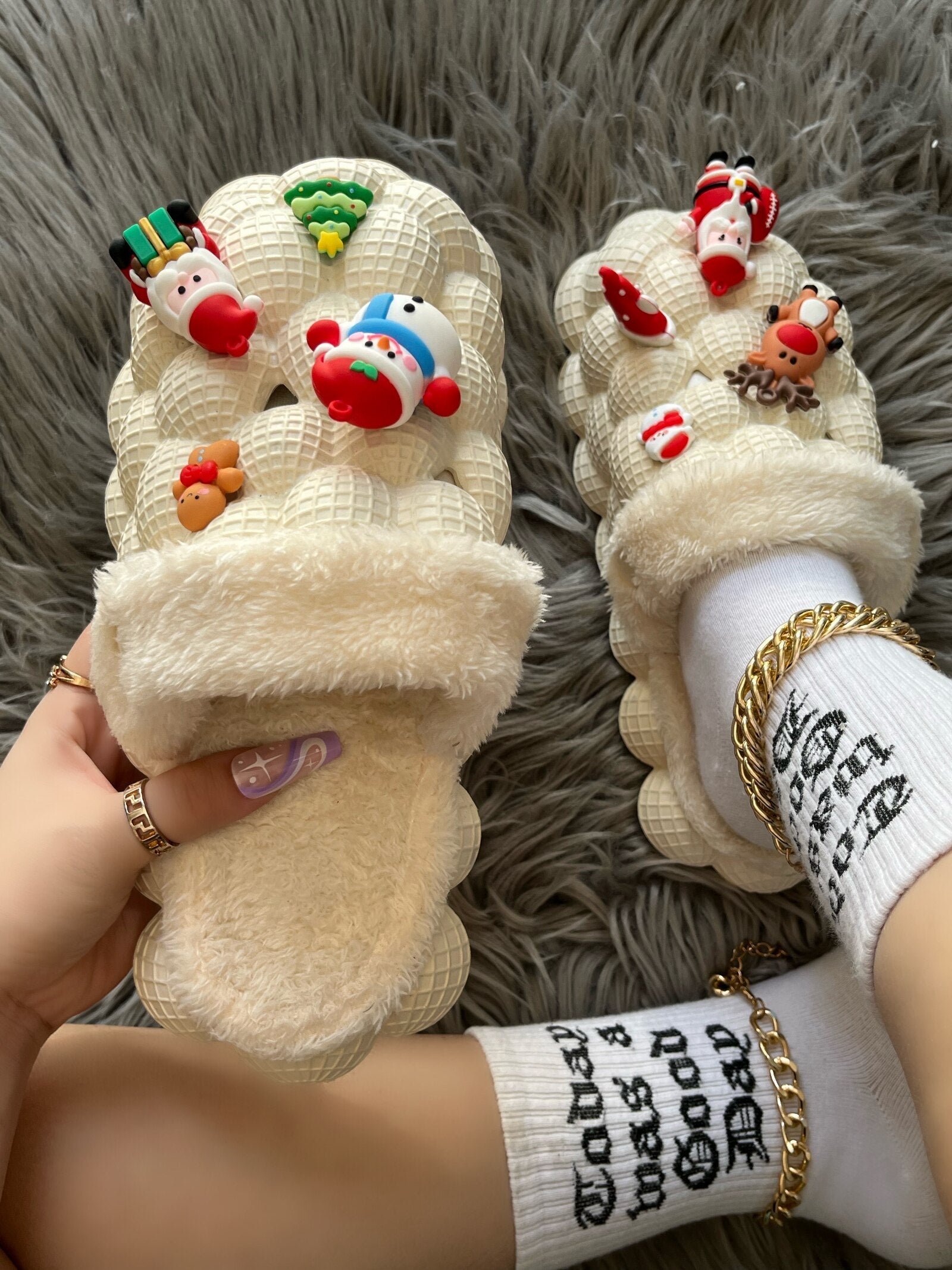 ELITE CASA funny-diy-bubble-slippers-furry-house-slides-christmas-elite-casa.jpg