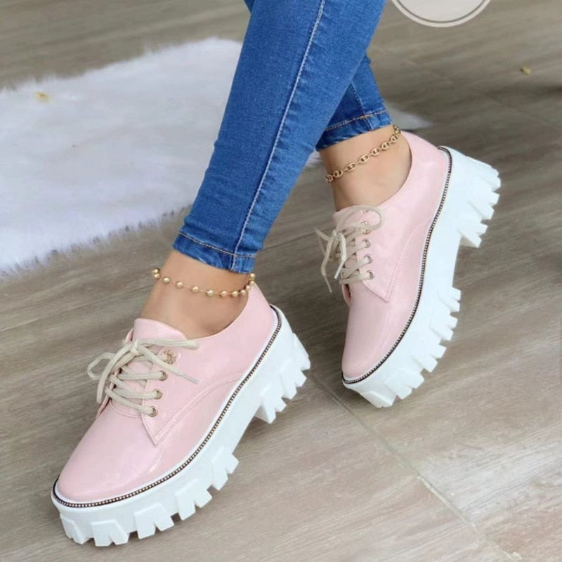 ELITE CASA Thick Heel Flat Platform Oxford Shoes in pink with white chunky sole worn with blue jeans.