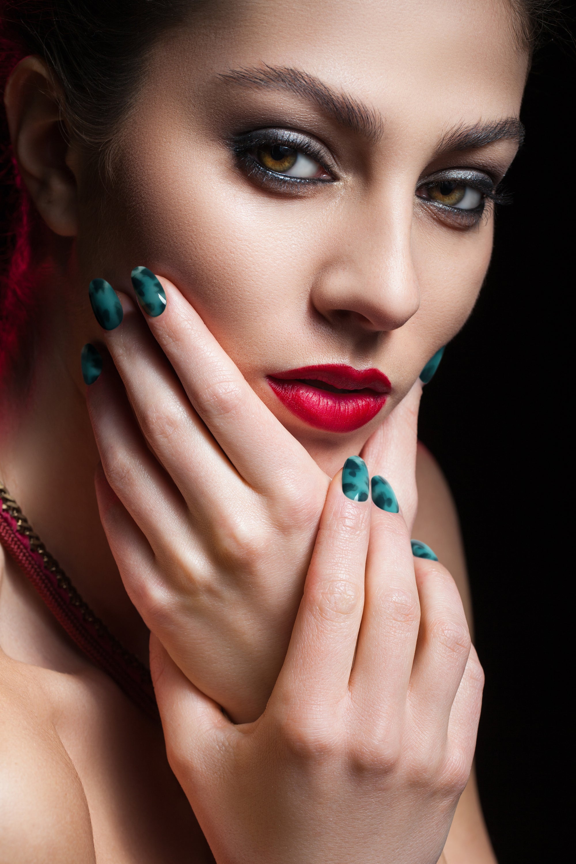 ELITE CASA Emerald Amber Nail Set