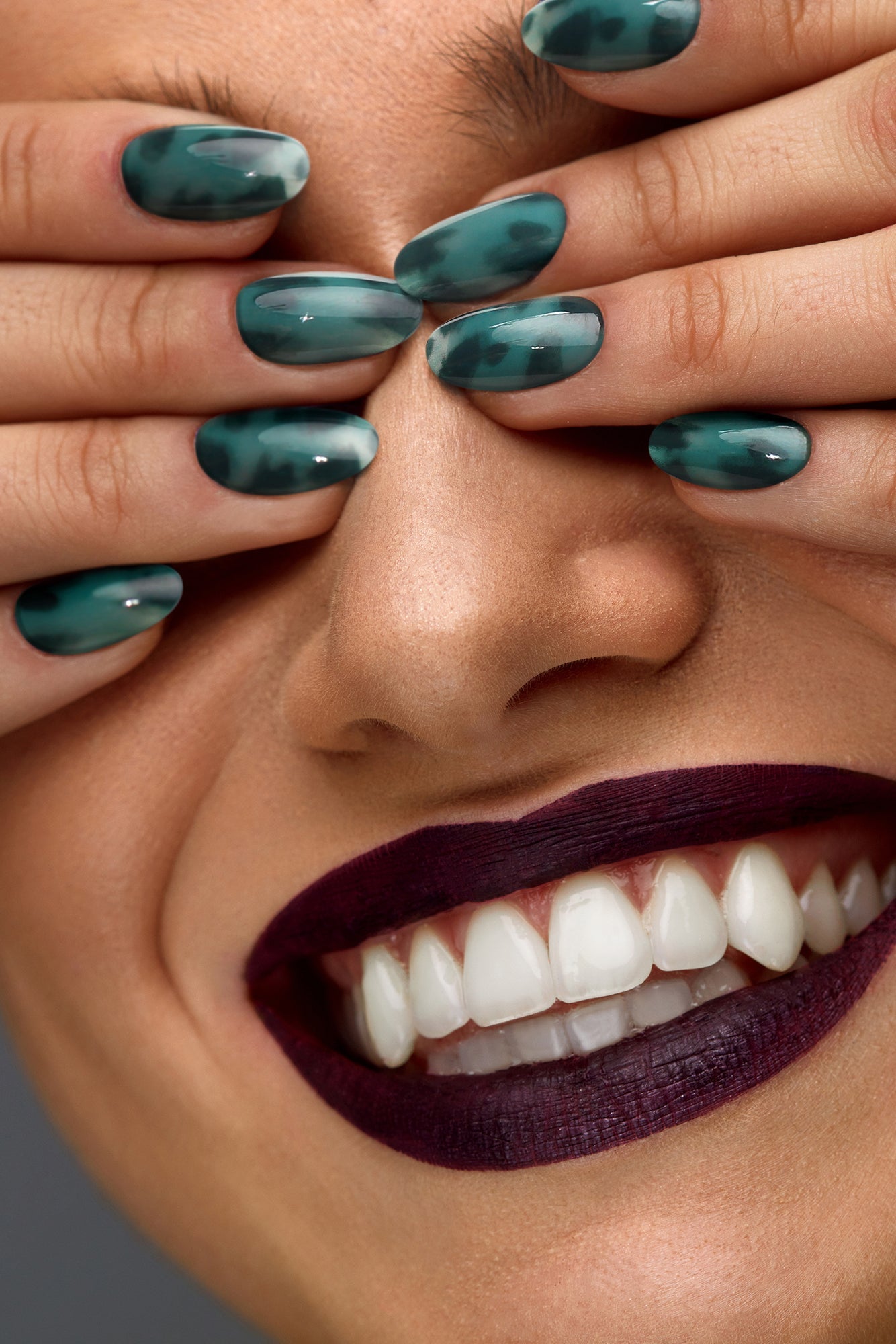 ELITE CASA Emerald Amber Nail Set