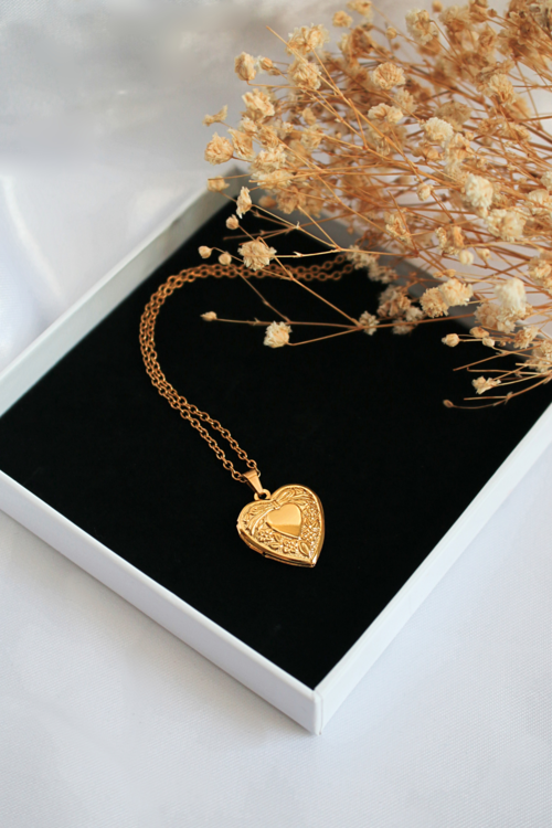 18 Karats Heart Locket Necklace - Image 3