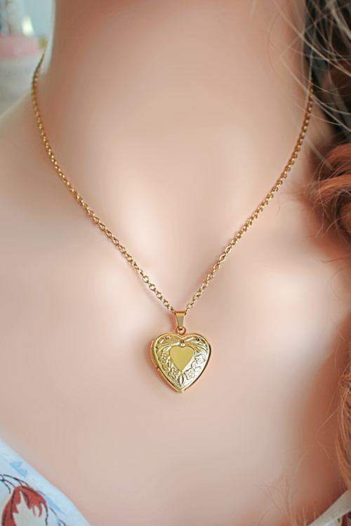 18 Karats Heart Locket Necklace - Image 5